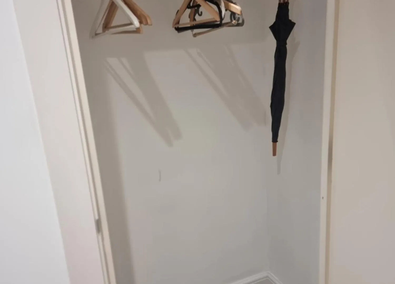 2Bed 2Bath -Pool, Balcony, Gym Lift Apartment London