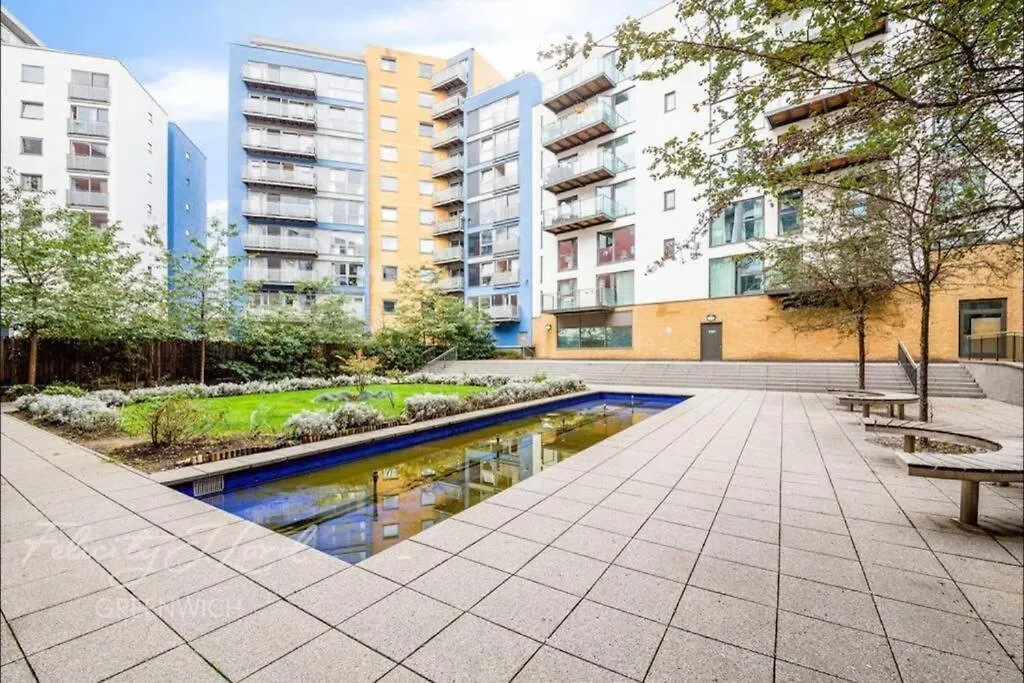 2Bed 2Bath -Pool, Balcony, Gym Lift Apartment London 0*,